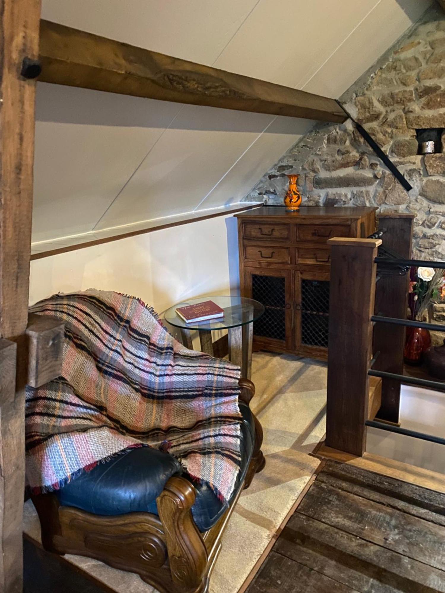 Spacious, Rustic Studio Space For 2 Persons Saint-Cyr-du-Bailleul Luaran gambar