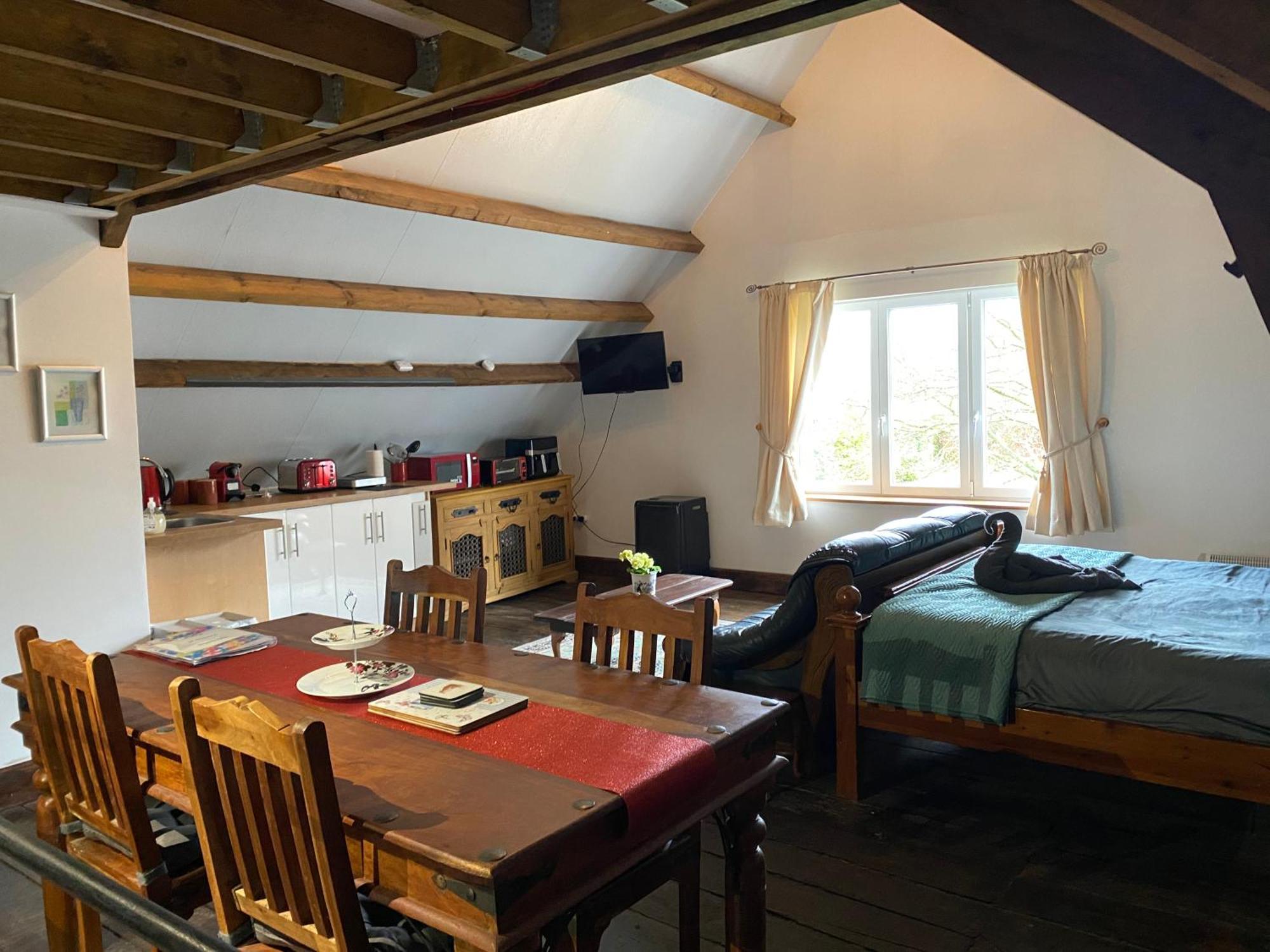 Spacious, Rustic Studio Space For 2 Persons Saint-Cyr-du-Bailleul Luaran gambar